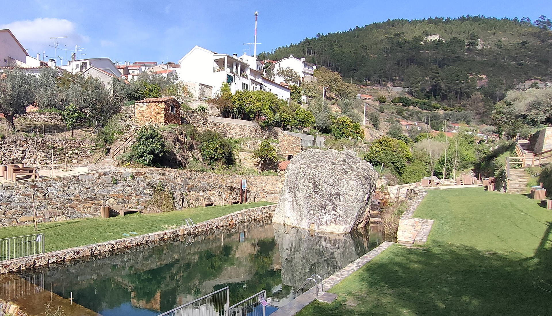 Foz do Cobrão - Pueblo de Esquisto - Portas do Almourão - Playa Fluvial - Rutas Peatonales - Guía Turística - Beira Baixa